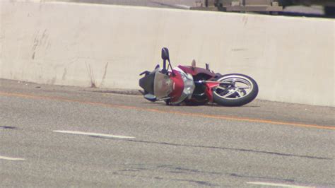 Motorcyclist trying to weave between vehicles dies in St. Louis crash